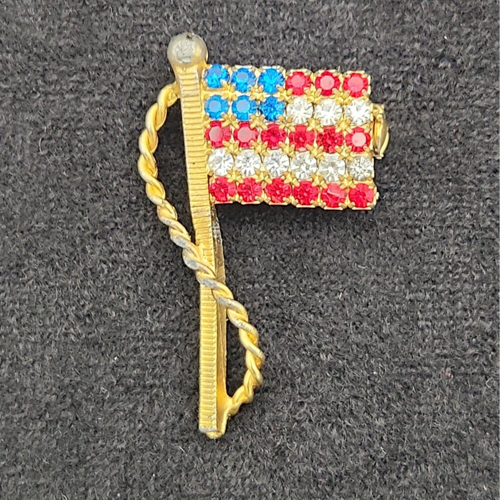 Pin Rhinestone American Flag Twisted Rope Goldtone Patriotic Brooch Pinback VTG